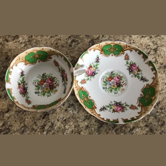 Grosvenor Footed Teacup & Saucer - Picture 3 of 7